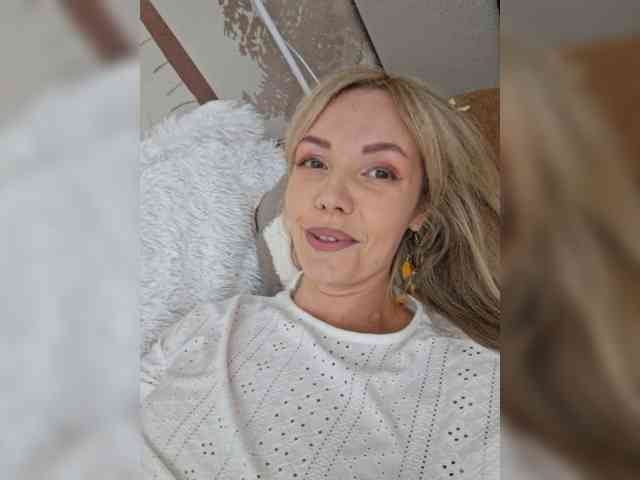 Red_Rose_98 webcam