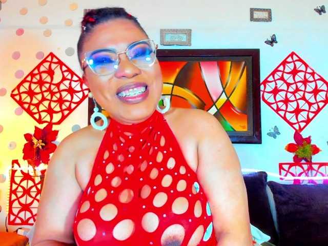 XxXbrunettesquirtxXx's BongaCams show and profile