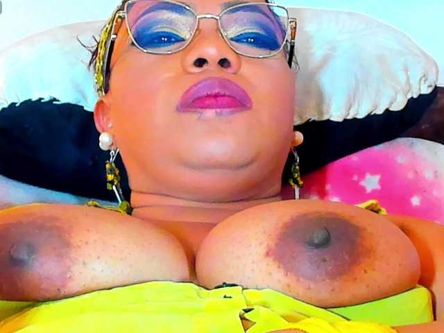 XxXbrunettesquirtxXx's BongaCams show and profile