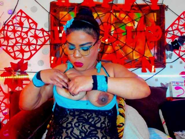 XxXbrunettesquirtxXx live cam on BongaCams