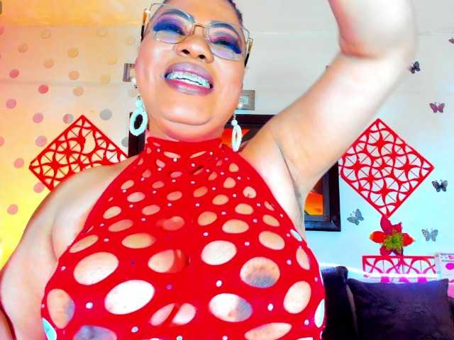 XxXbrunettesquirtxXx's BongaCams show and profile