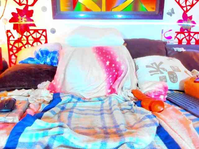 XxXbrunettesquirtxXx webcam