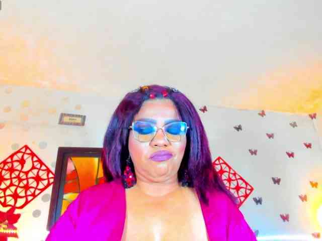 XxXbrunettesquirtxXx webcam