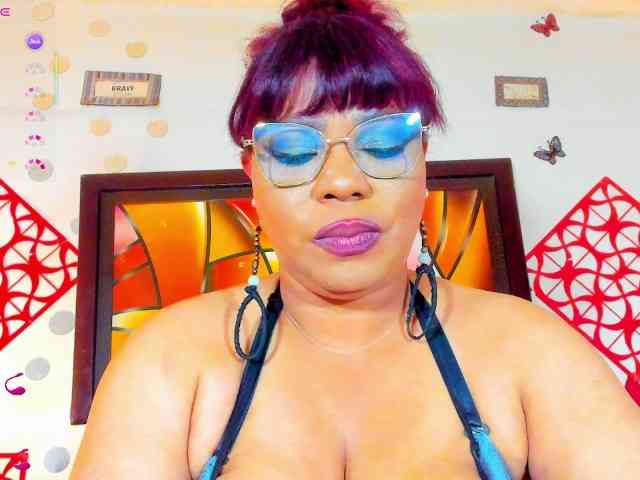 XxXbrunettesquirtxXx webcam