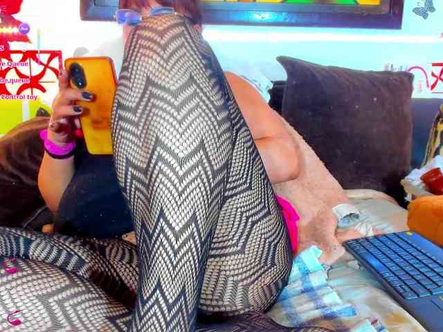 XxXbrunettesquirtxXx webcam
