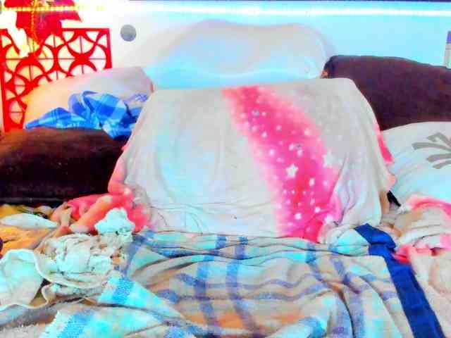 XxXbrunettesquirtxXx webcam
