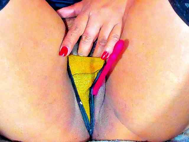 XxXbrunettesquirtxXx webcam