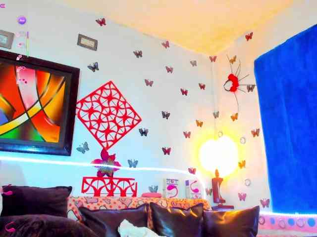 XxXbrunettesquirtxXx webcam