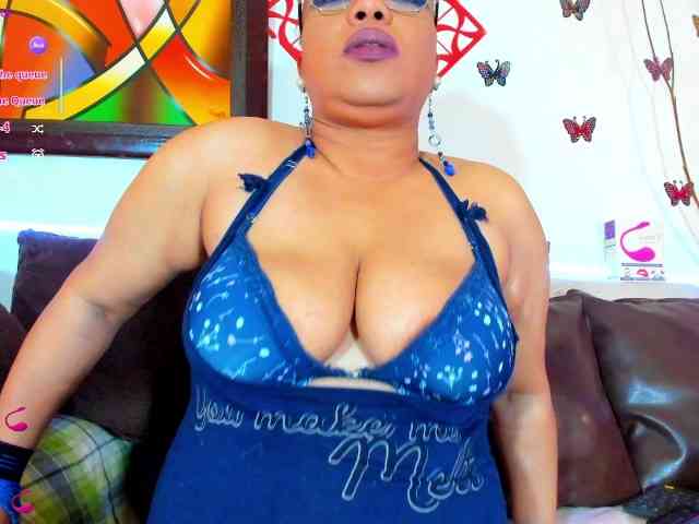 XxXbrunettesquirtxXx webcam