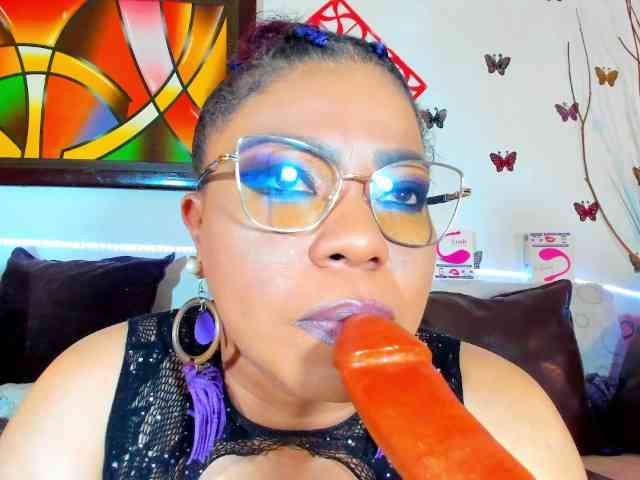 XxXbrunettesquirtxXx webcam