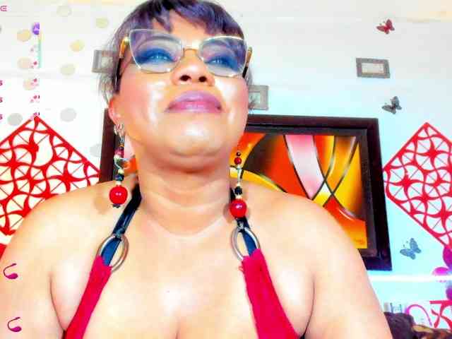 XxXbrunettesquirtxXx webcam