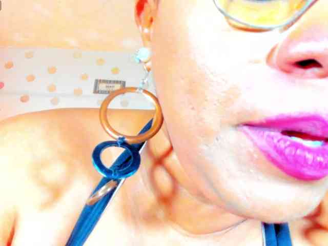 XxXbrunettesquirtxXx webcam