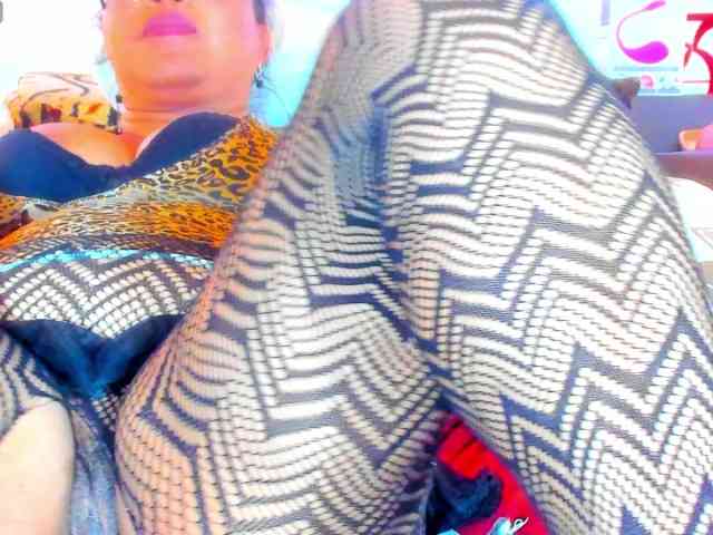 XxXbrunettesquirtxXx webcam