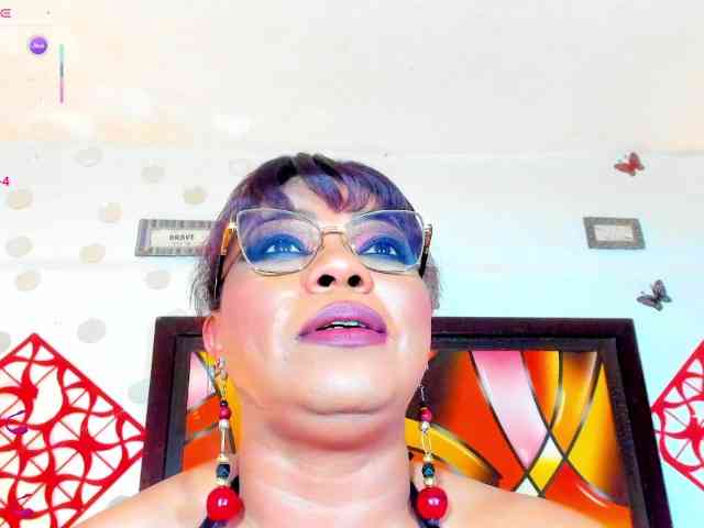 XxXbrunettesquirtxXx webcam