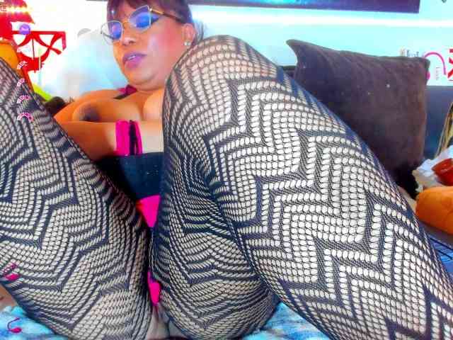 XxXbrunettesquirtxXx webcam