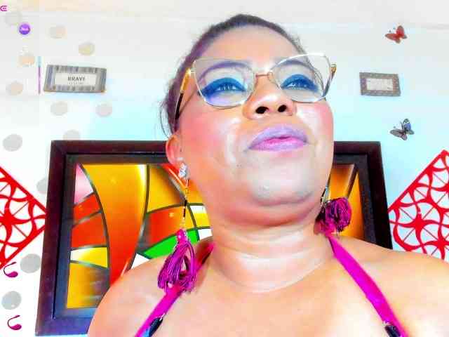 XxXbrunettesquirtxXx webcam