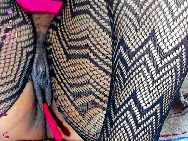 XxXbrunettesquirtxXx webcam