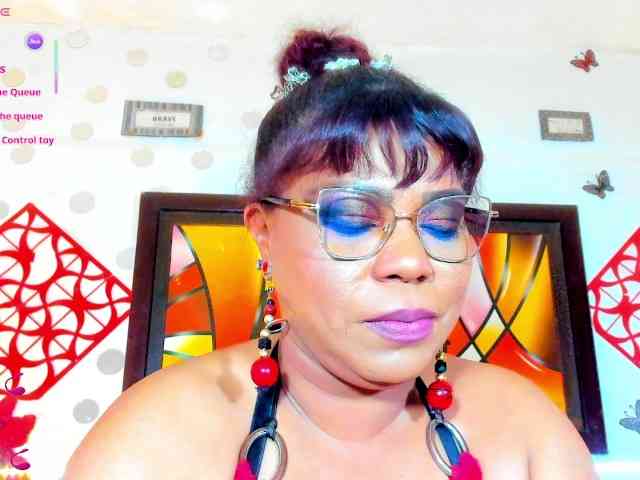 XxXbrunettesquirtxXx webcam