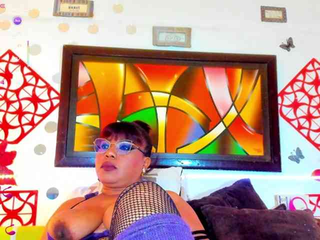 XxXbrunettesquirtxXx webcam