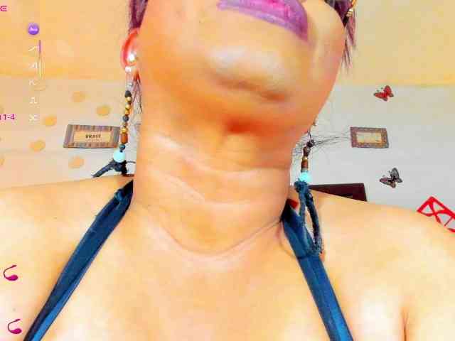 XxXbrunettesquirtxXx webcam
