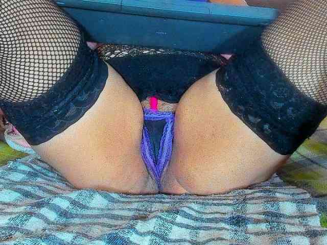 XxXbrunettesquirtxXx webcam