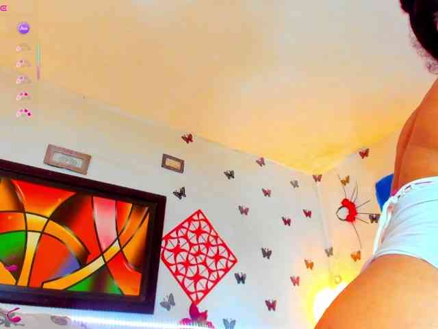 XxXbrunettesquirtxXx webcam