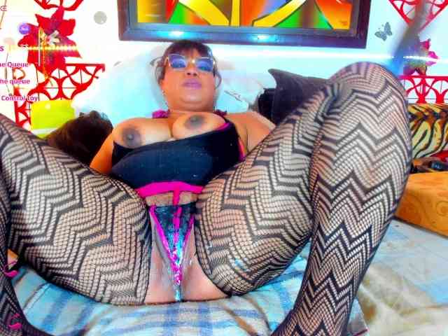 XxXbrunettesquirtxXx webcam