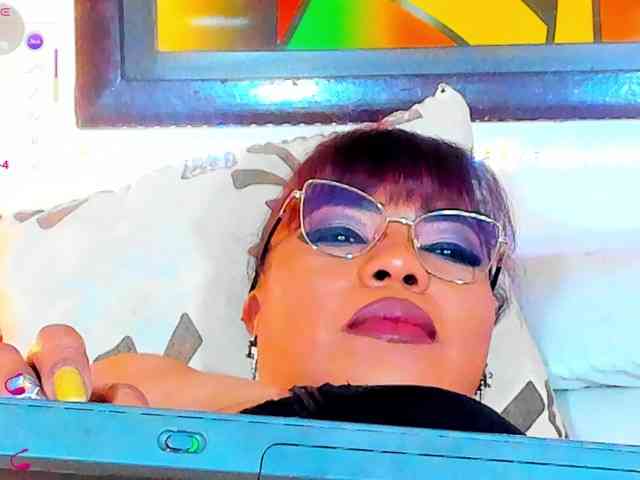 XxXbrunettesquirtxXx webcam