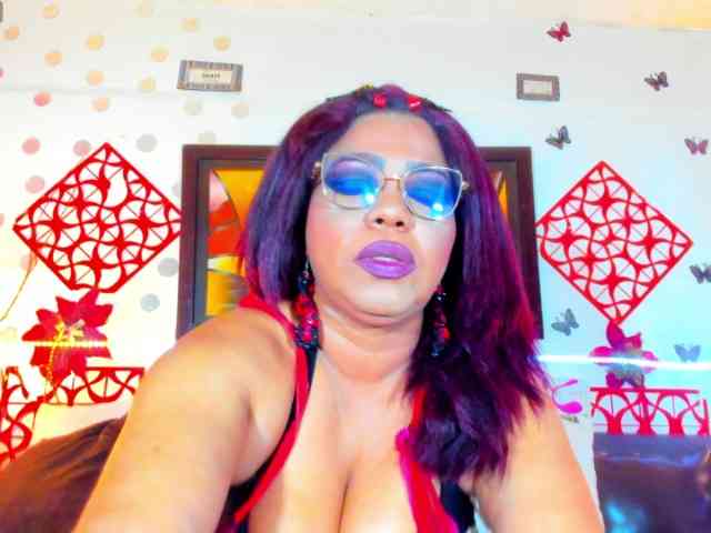 XxXbrunettesquirtxXx webcam