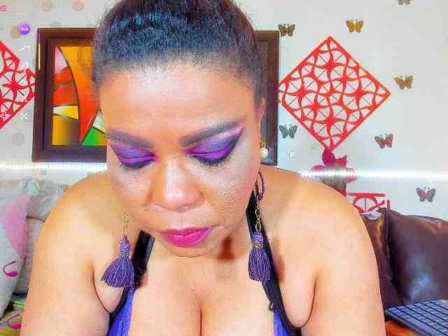 XxXbrunettesquirtxXx webcam