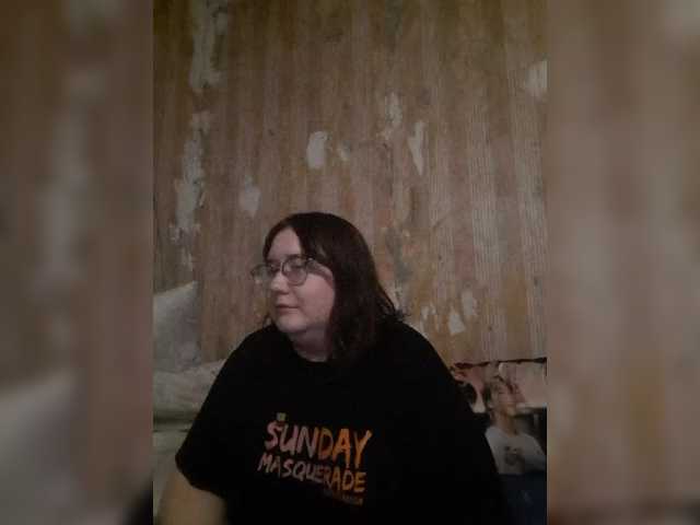 Linavia's BongaCams show and profile