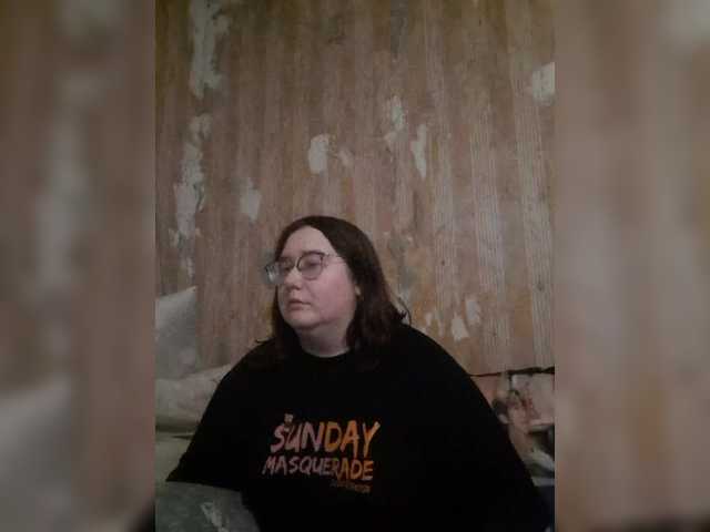 Linavia's BongaCams show and profile