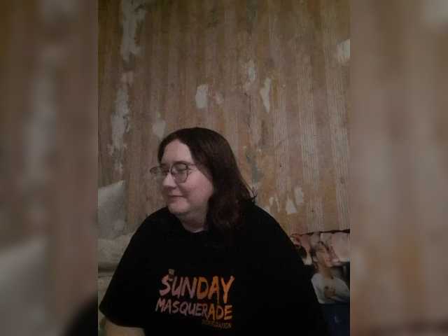 Linavia's BongaCams show and profile