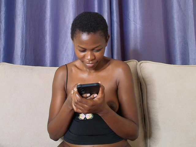 Nairobii live cam on BongaCams