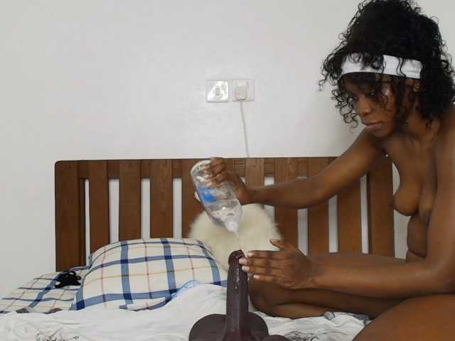 Nairobii live cam on BongaCams