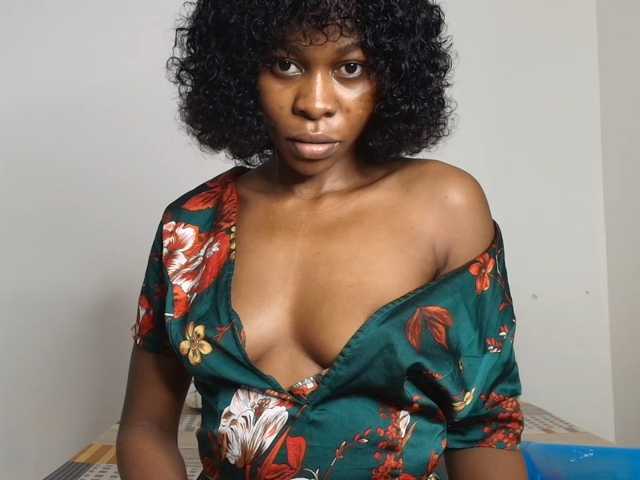 Nairobii live cam on BongaCams