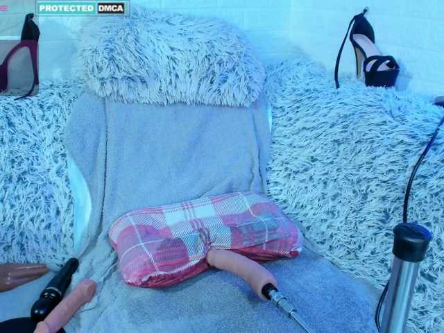 Lara-Cristan live cam on BongaCams