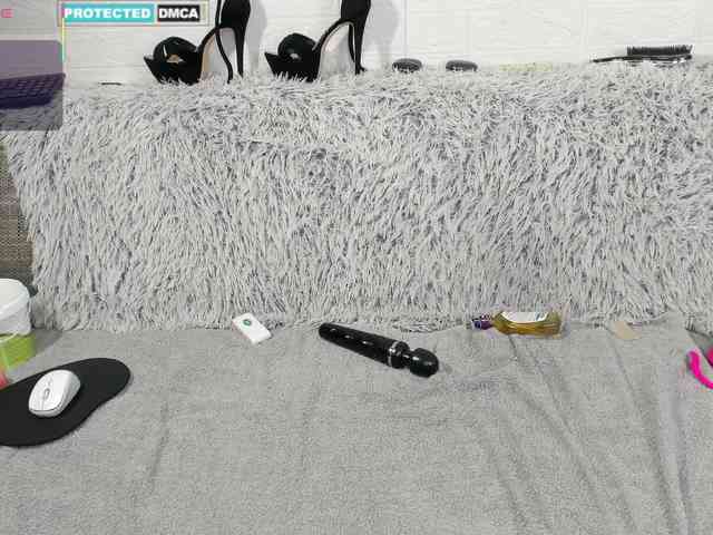 Lara-Croft_Cristan webcam