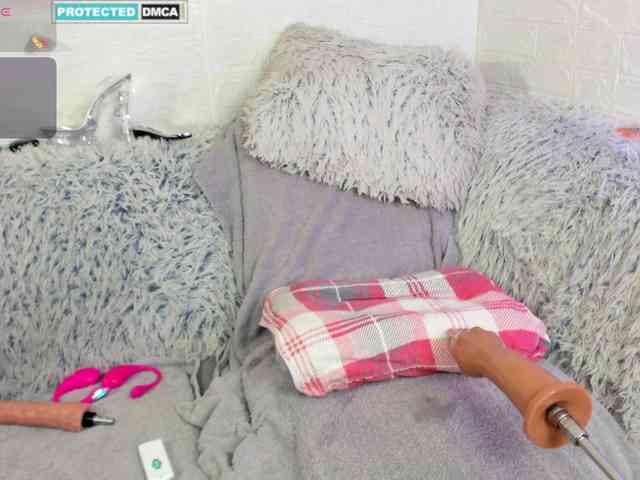 Lara-Croft_Cristan webcam