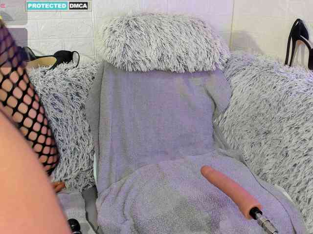 Lara-Croft_Cristan webcam