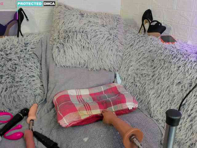 Lara-Croft_Cristan webcam