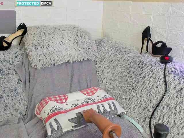 Lara-Croft_Cristan webcam