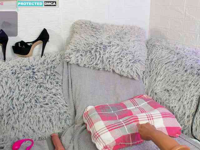 Lara-Croft_Cristan webcam