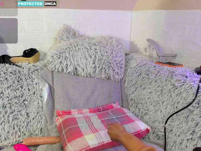 Lara-Croft_Cristan webcam