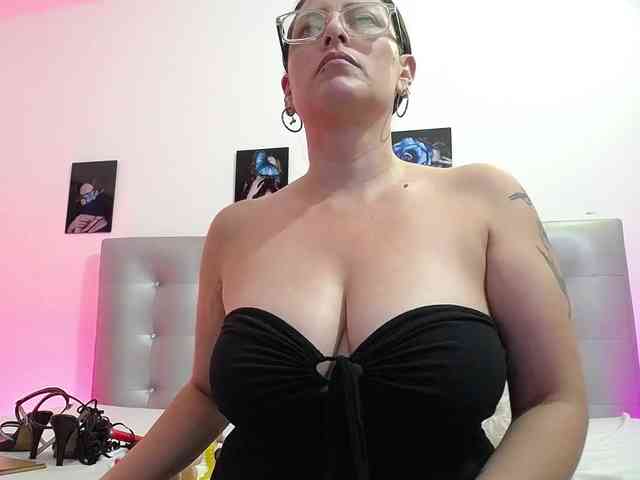 Horny-juliette webcam
