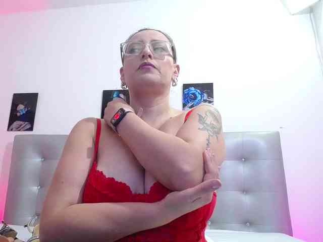 Horny-juliette webcam