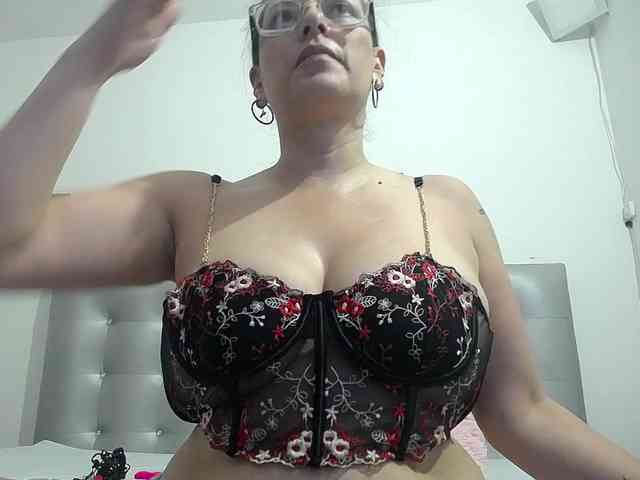 Horny-juliette webcam