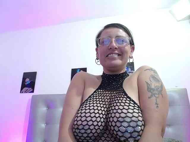 Horny-juliette webcam