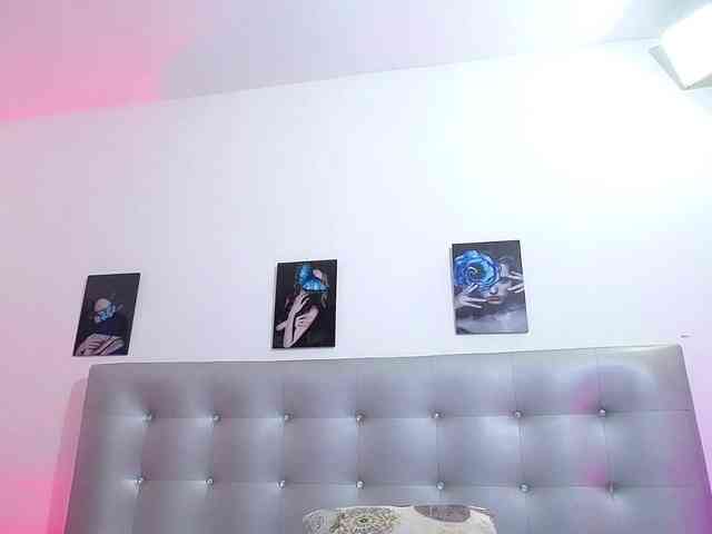 Horny-juliette webcam