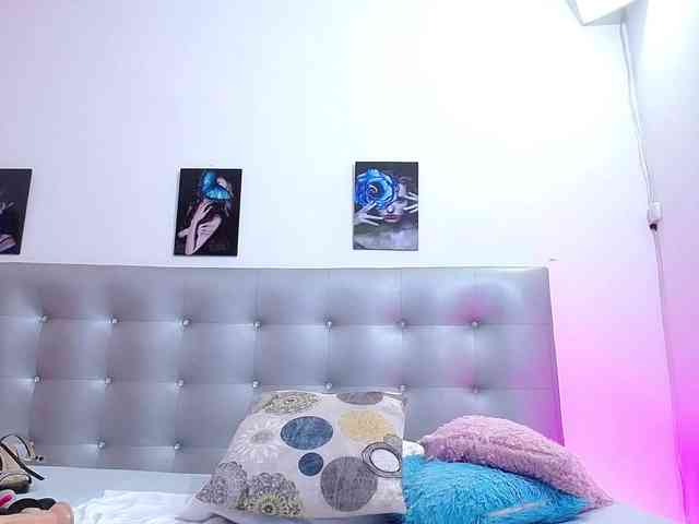 Horny-juliette webcam